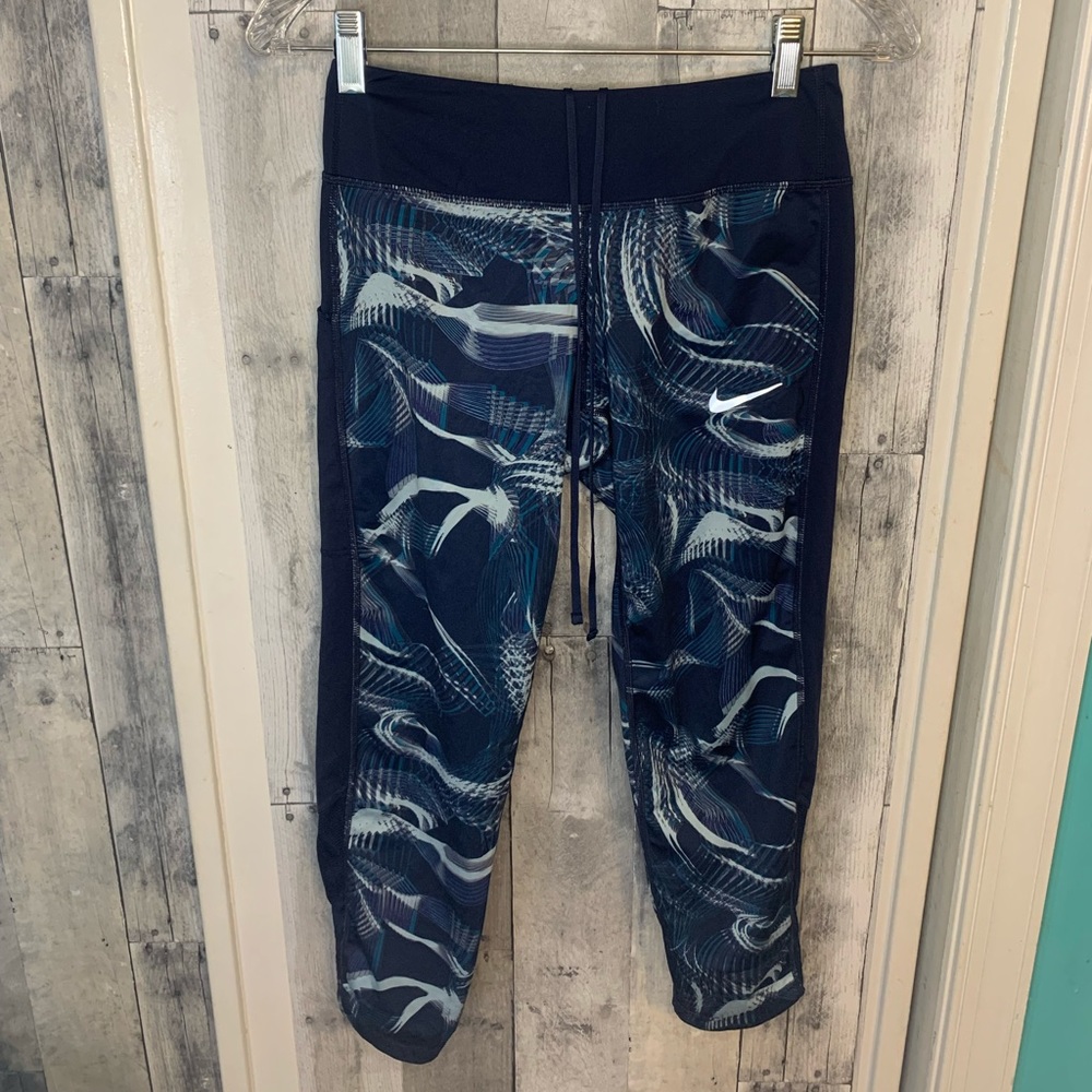 NIKE CROPPED LEGGINGS